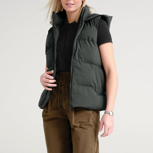 Front view of women’s navy and gray waterproof puffer vest on model – Louvóre apparel